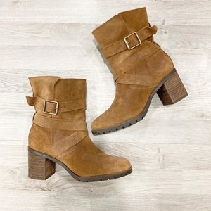 Clarks suede boots